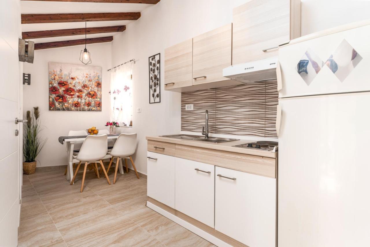 Relax In 2 Bedroom App In Old Town W/Ac And Wifi Ровинь Экстерьер фото