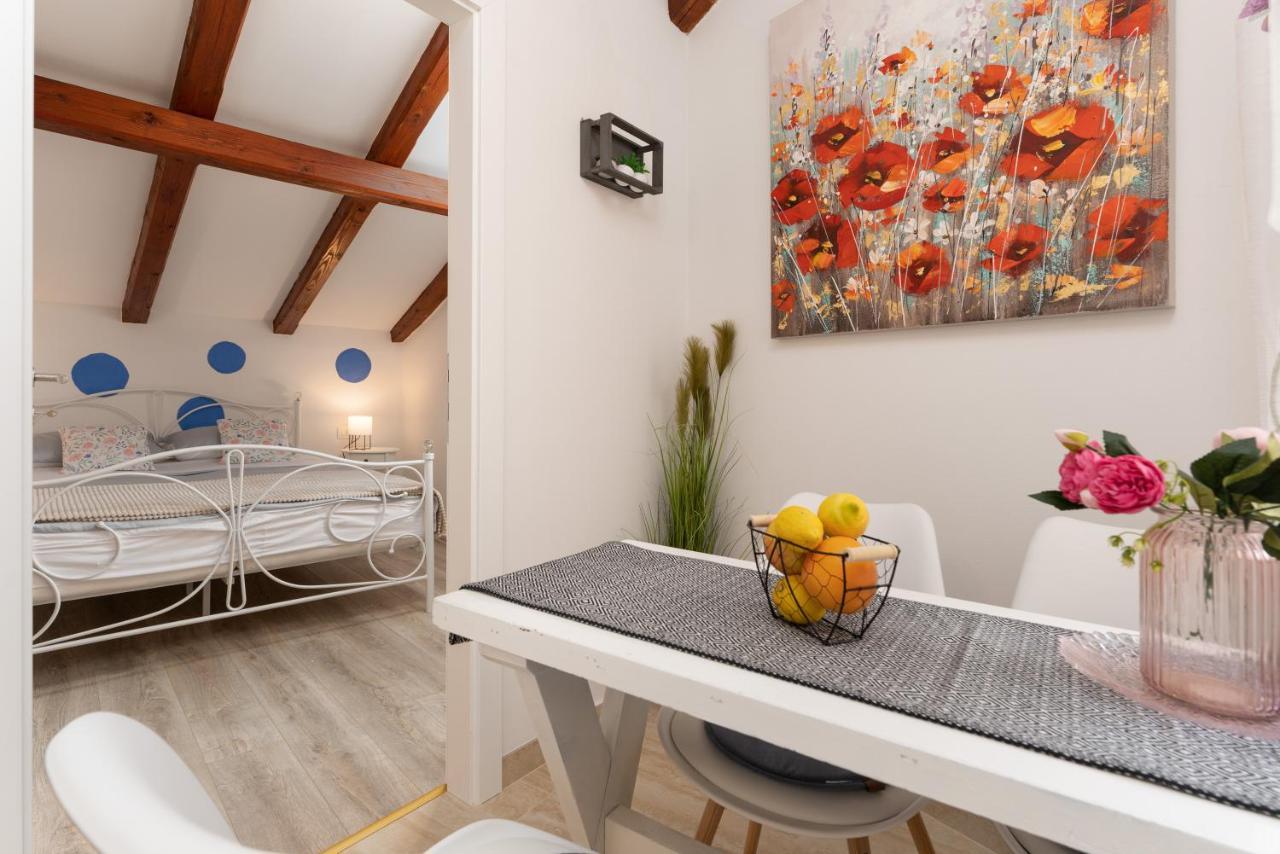 Relax In 2 Bedroom App In Old Town W/Ac And Wifi Ровинь Экстерьер фото