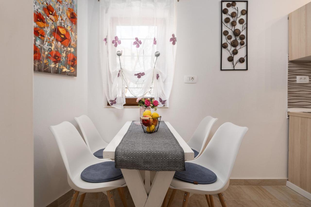 Relax In 2 Bedroom App In Old Town W/Ac And Wifi Ровинь Экстерьер фото