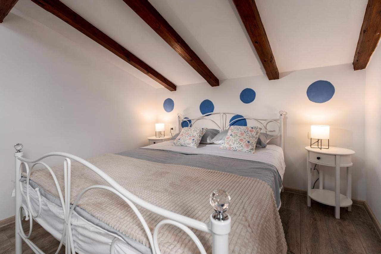 Relax In 2 Bedroom App In Old Town W/Ac And Wifi Ровинь Экстерьер фото
