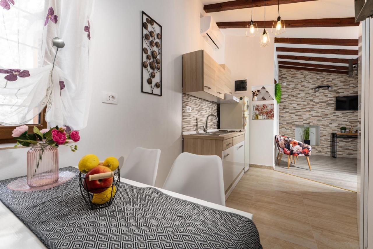 Relax In 2 Bedroom App In Old Town W/Ac And Wifi Ровинь Экстерьер фото