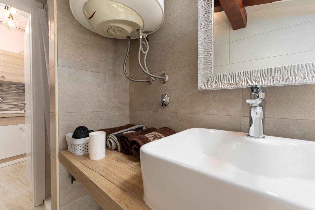 Relax In 2 Bedroom App In Old Town W/Ac And Wifi Ровинь Экстерьер фото